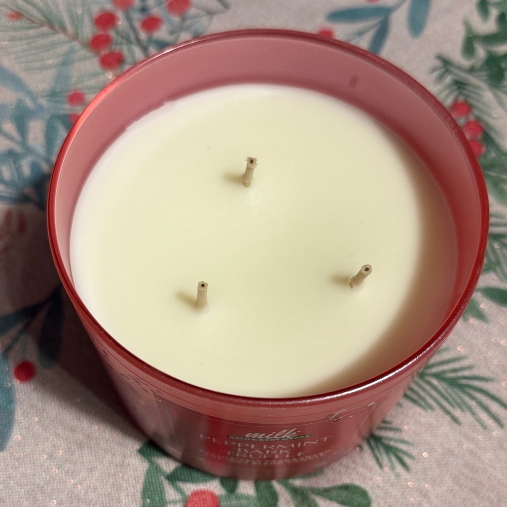 Bath & Body Works Peppermint Bark Truffle Candle - Red and White - Picture 2 of 4